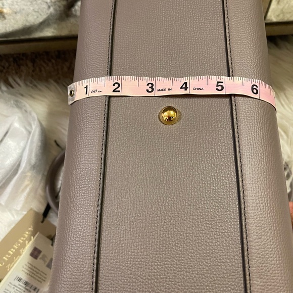 Burberry tote - Picture 7 of 9